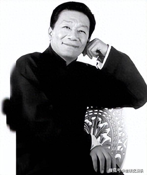 2007年,相声大师侯耀文逝世.