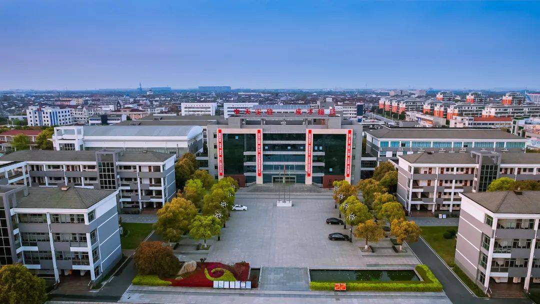 中天实验学校实景图如今民转公的信号越发强烈,小规模"民转公"动作的