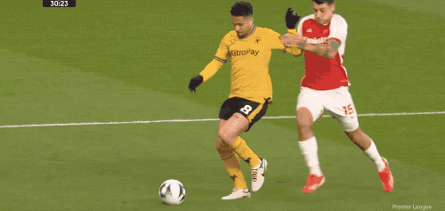英超：阿森纳客场2-0狼队 近4场首胜 先赛一场重返榜首 特罗萨德破门