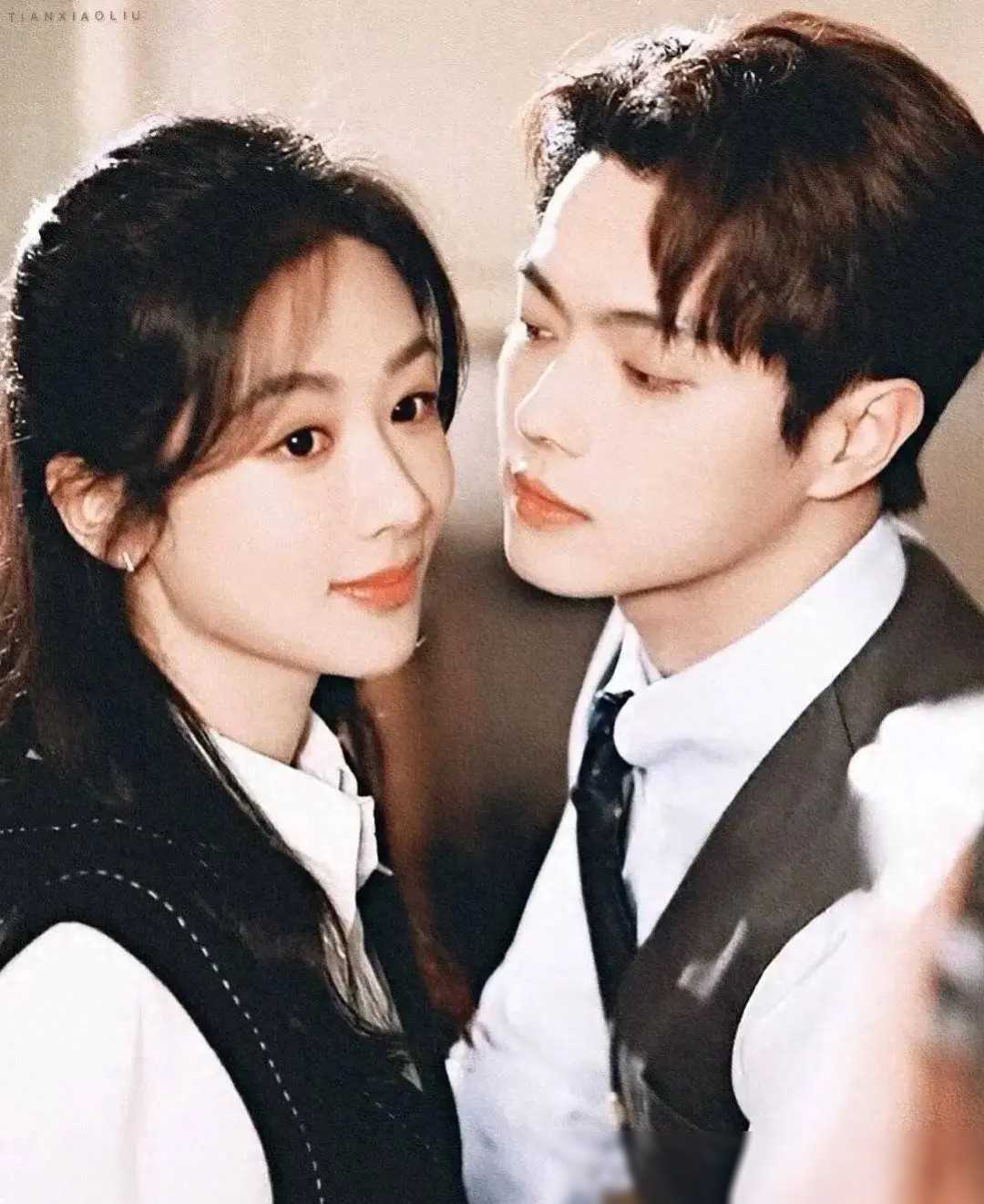 杨紫再获玄学之力,许凯新剧收视逆袭,深情眼神不"辣眼"