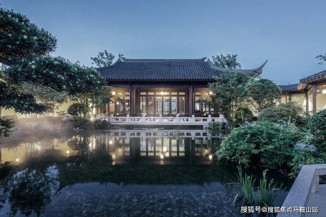 从绿城·杭州桃花源十锦园的江南合院起源,掀起了屋檐下中式居住美学