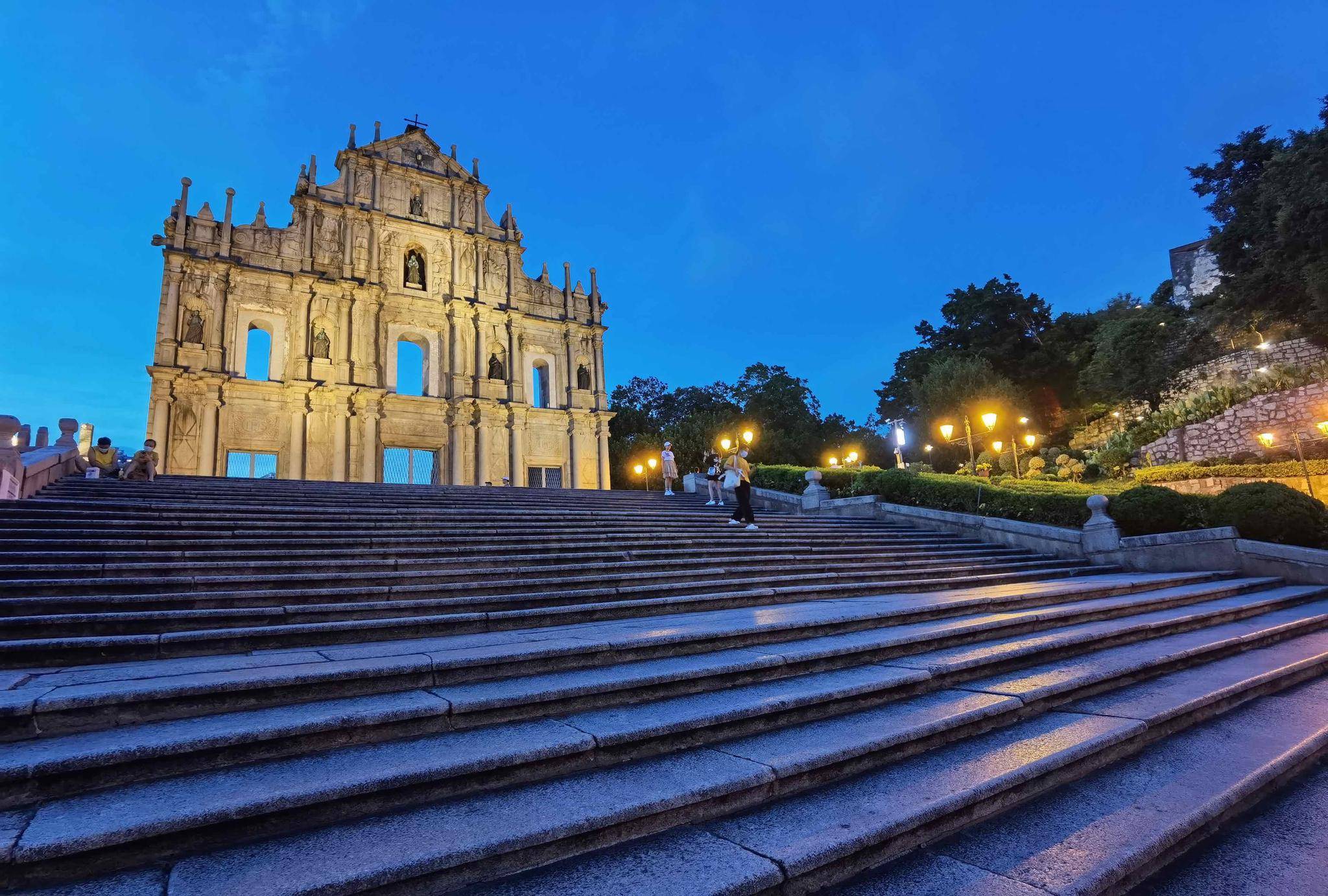 第三天:珠海罗西尼博物馆→普陀寺→日月贝→港珠澳大桥第四天:中山状