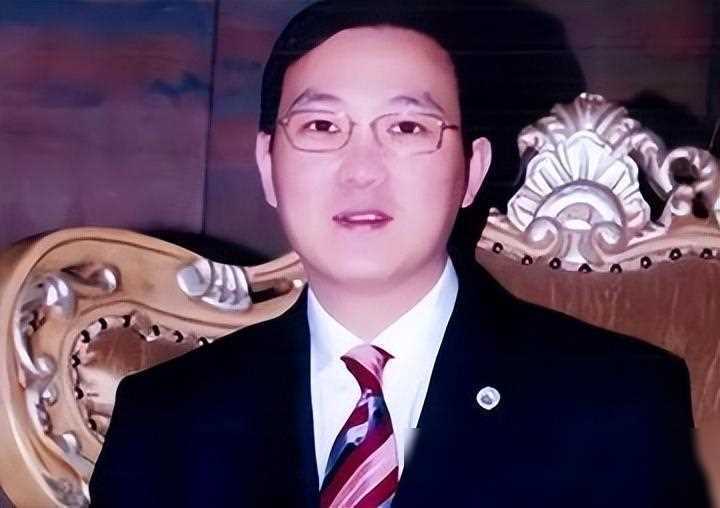 这就是董卿与密春雷的故事,一个充满戏剧性和感人的故事,让我们重新