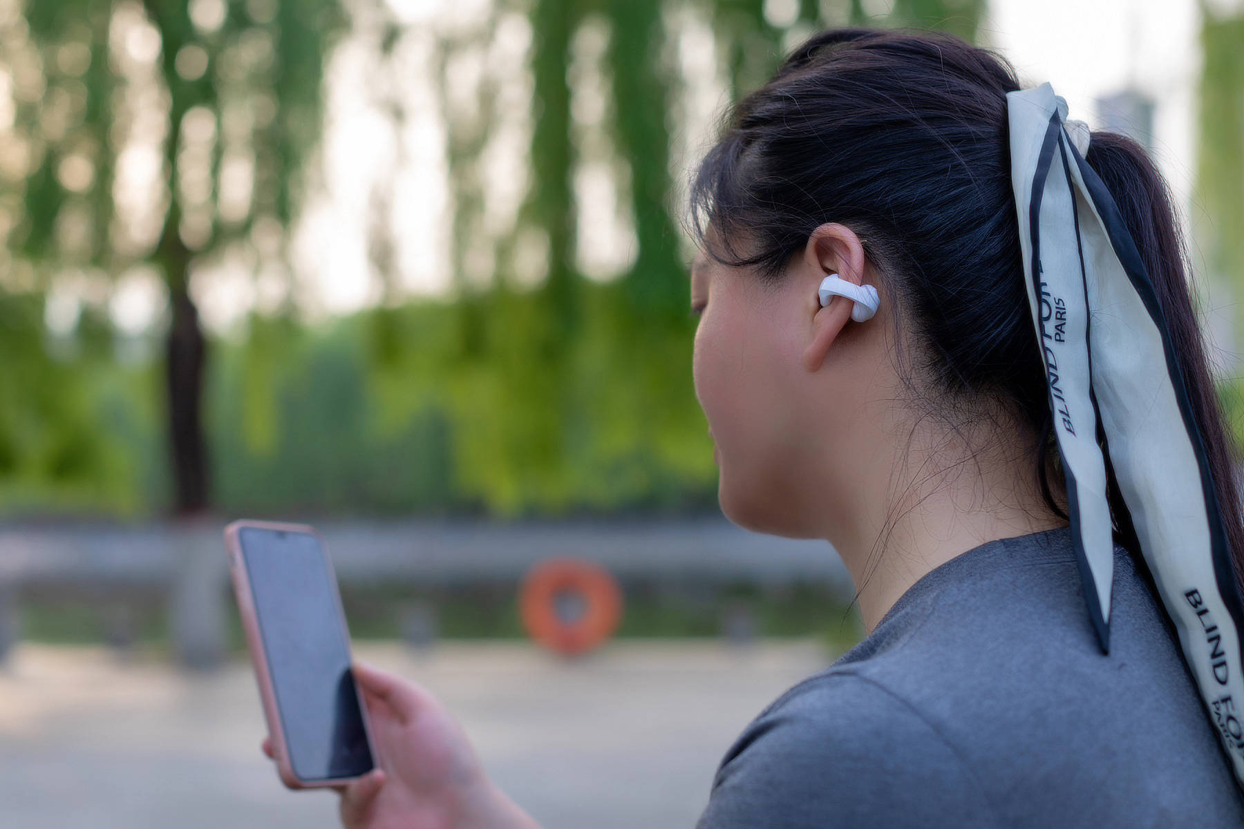 唐麦Q3蓝牙耳机：碳纤维纳米振膜加持，为你呈现沉浸式7D环绕音效