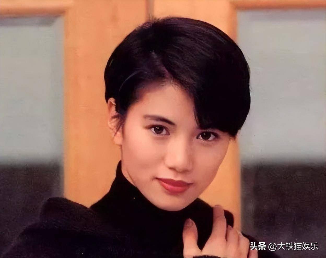 袁咏仪女生男相到底算不算大美人,看她和李嘉欣合影,就有答案了