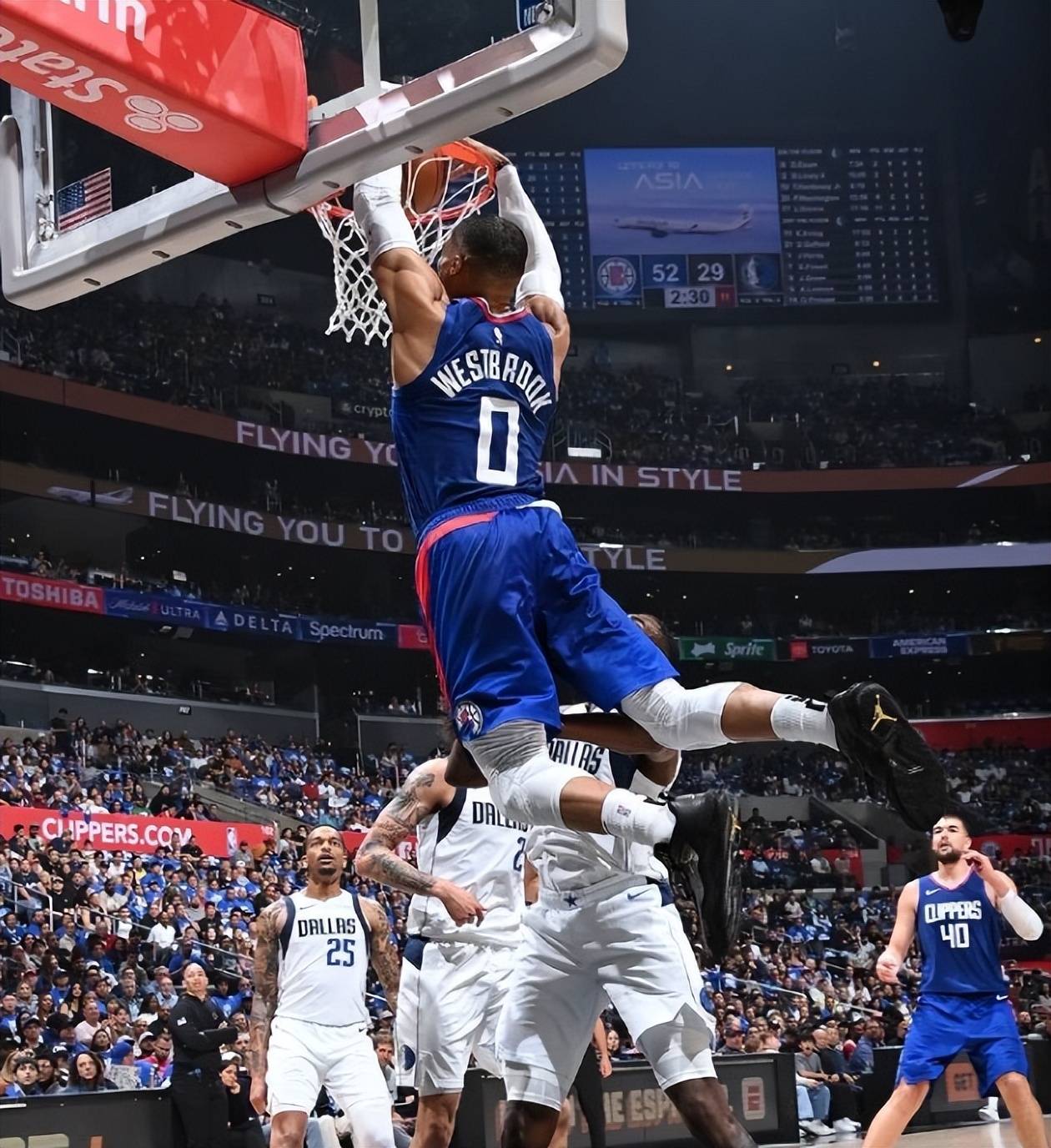 泰伦卢:小卡伤后我找哈登谈过 希望他得分 没想到他做