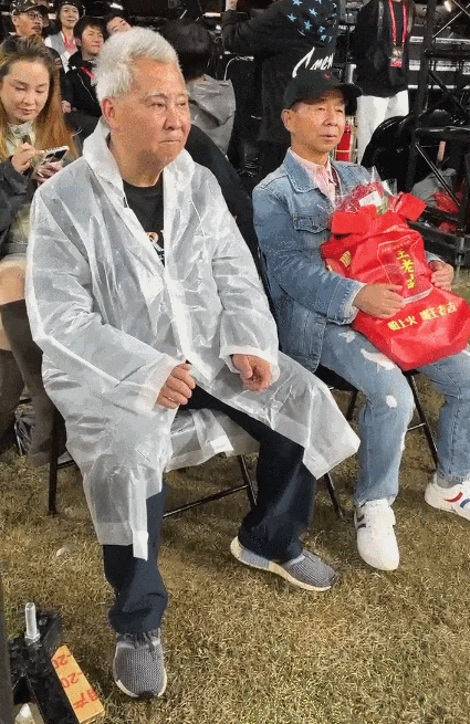 西湖大爷与周杰伦梦幻合唱《稻香》《东风破》，果然有两下子，又火了！