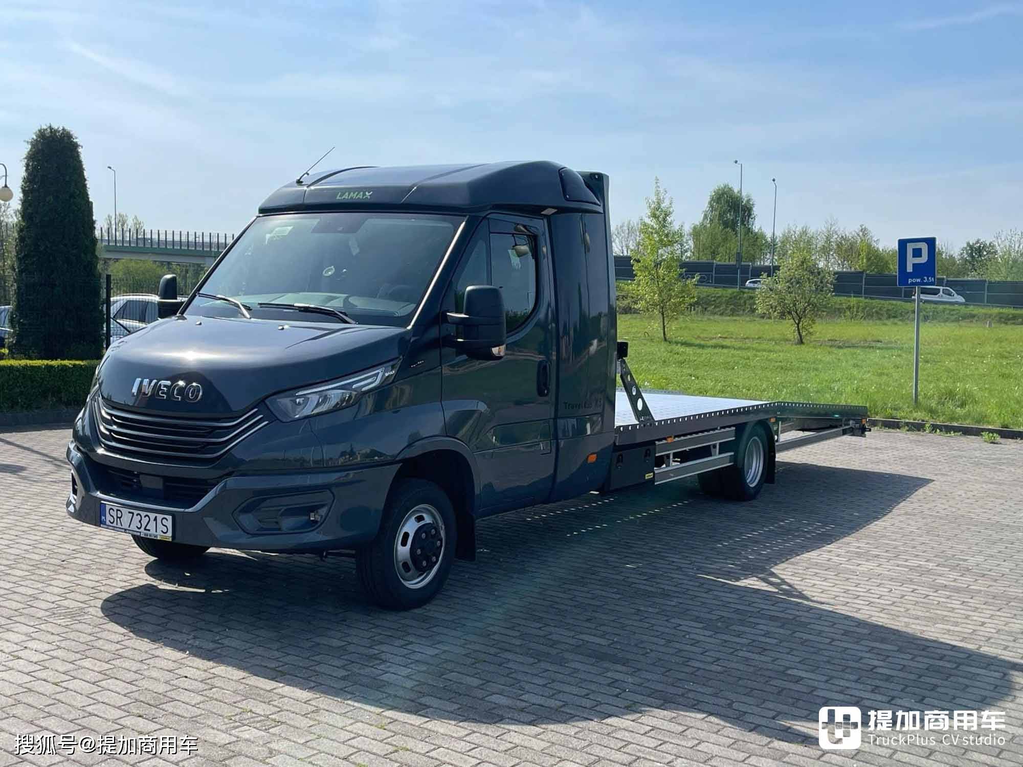 小轻客干大半挂的活?能睡觉还带厨房,跑长途的依维柯daily实拍