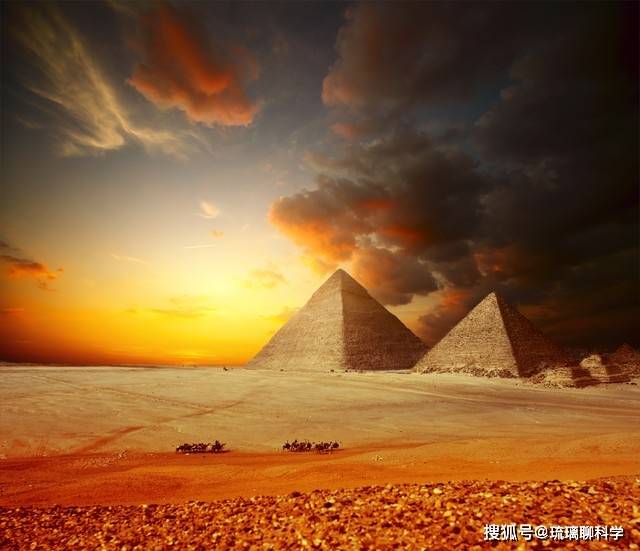   引起 埃及金字塔是如何建造的？会不会是外星人建造的？ 