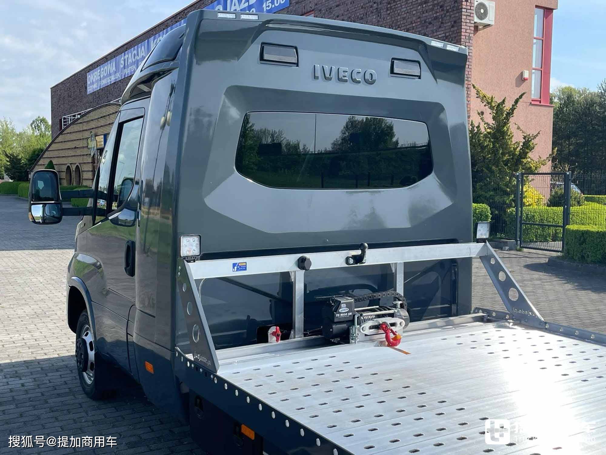 小轻客干大半挂的活?能睡觉还带厨房,跑长途的依维柯daily实拍