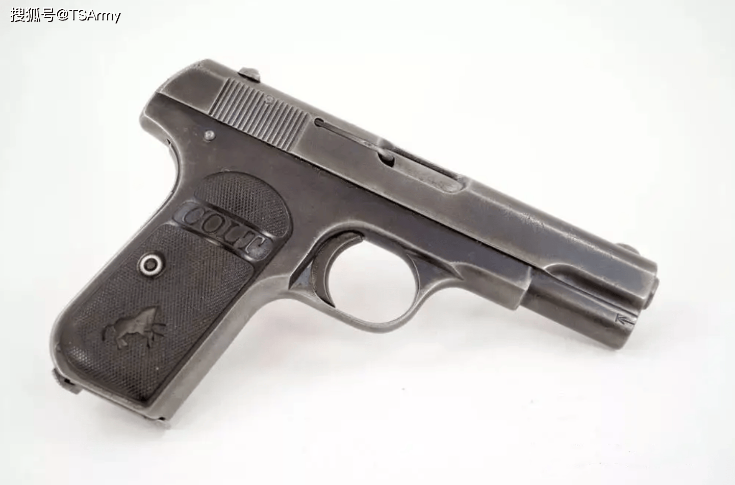 2手枪,同样是出自勃朗宁大师之手,由美国柯尔特公司生产