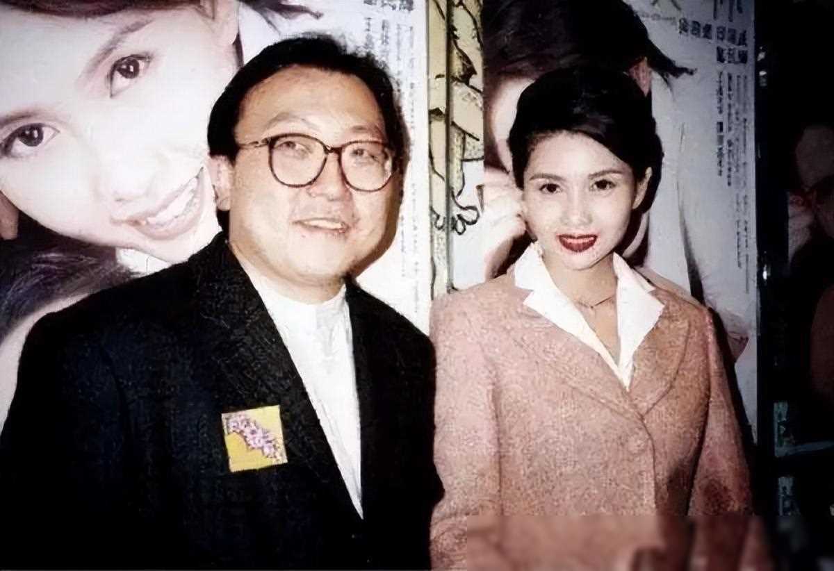 性感女大学生走红:亿美金之路,最美晶女郎背后的故事