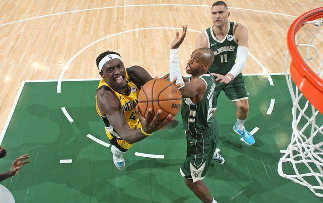 nba季后赛:利拉德35分上半场创纪录,雄鹿击败步行者领先总分1-0