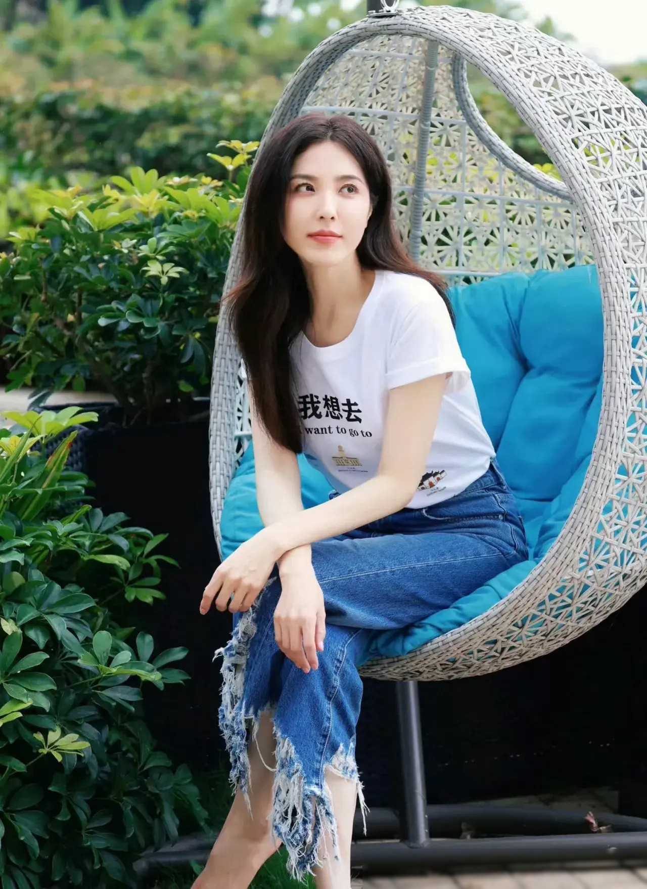 曾黎光脚丫自拍惊艳,气质超凡脱俗,美得宛若仙子!_生活_自然_内心