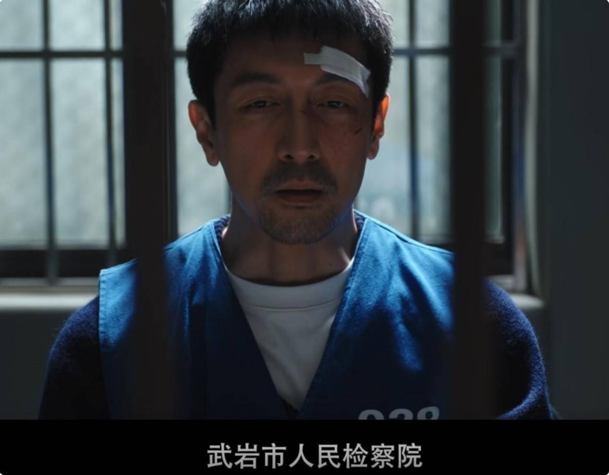 36岁高叶演女警官!西装配白衬衫又酷又飒,短发齐肩美出新高度