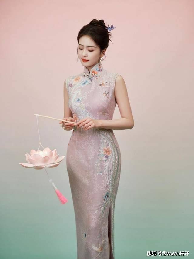 白鹿旗袍写真:腰细腿长,气质知性优雅,网友:梦寐以求的女人!