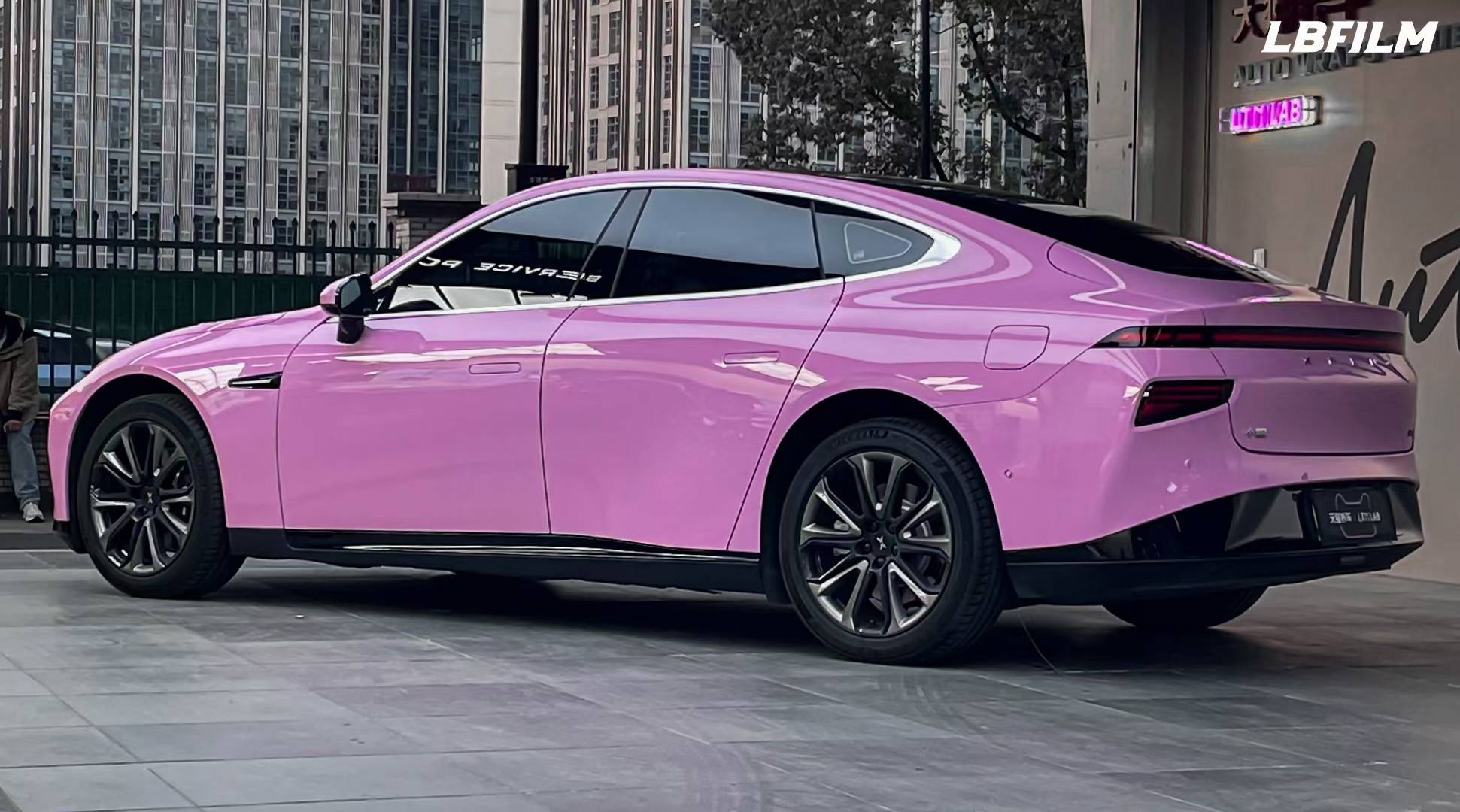 小鹏p7-lb白桃乌龙粉改色膜,既高级又温柔