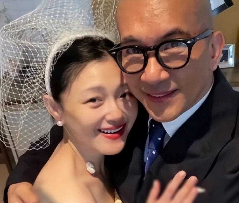 同是离婚女性,杨幂热辣蹦迪,张嘉倪走秀大s闹离婚事件引热议