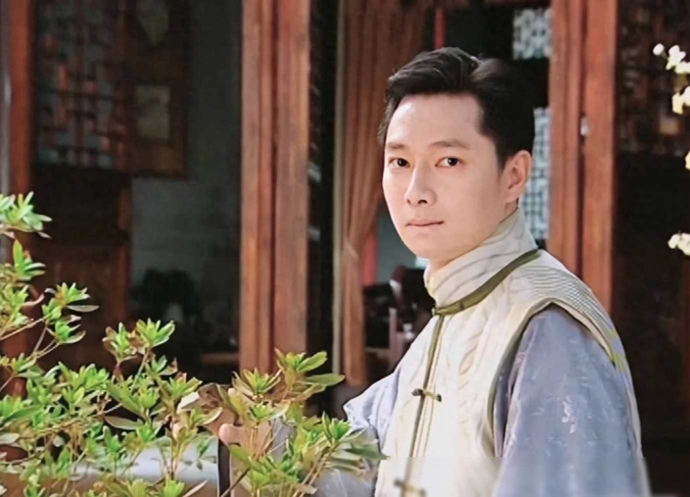 江婷琳虽然不是圈内人,但她在谢祖武的生活中扮演着不可或缺的角色.