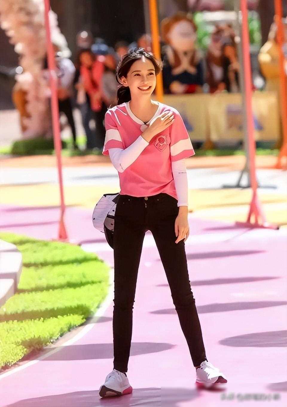 baby香港颁奖颜值遭吐槽,滤镜失效落魄去港_杨颖_演艺事业_人生