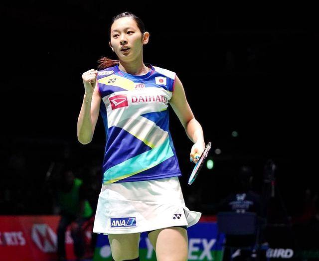 羽坛双杰:羽毛球世界冠军高桥沙也加晒婚纱照,姐姐是奥运金牌得主