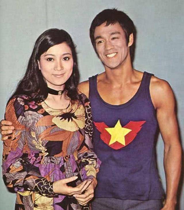 1973年李小龙死在女人的床上,妻儿远在西雅图20天后警方公布实情