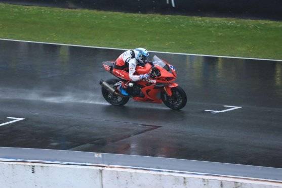 国际顶级赛事套圈进口车型,钱江赛800 wsbk荷兰站大放异彩_搜狐汽车