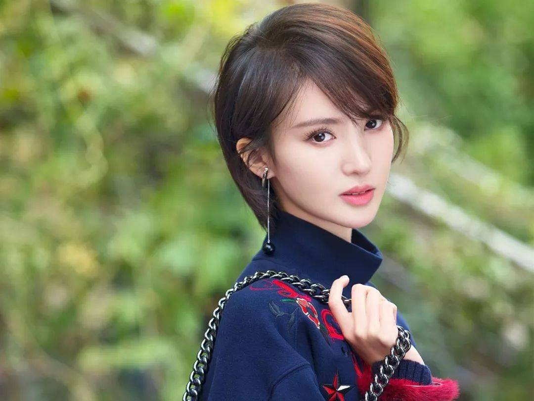 金晨和胡夏分手后,再次交往的对象,网传是一名老师