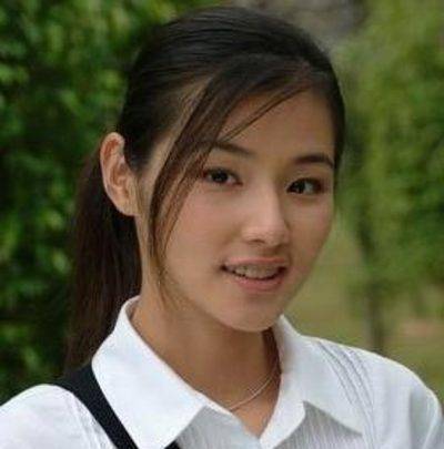 通过电视剧处女作就迅速走红的陈怡蓉,之后更是出演了《雪地里的星星