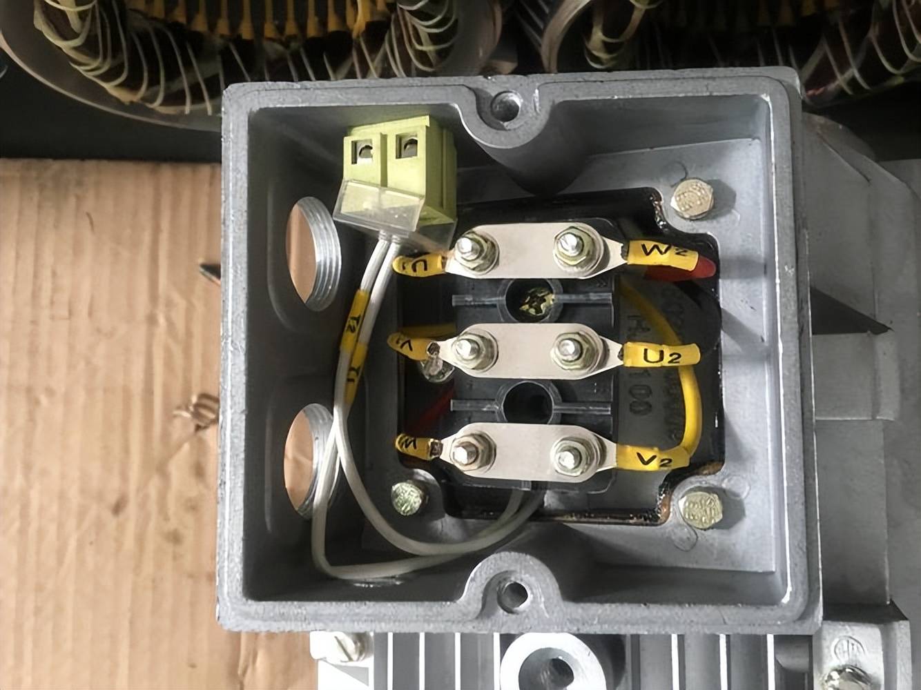 防爆电机接线盒与普通电机接线盒区别