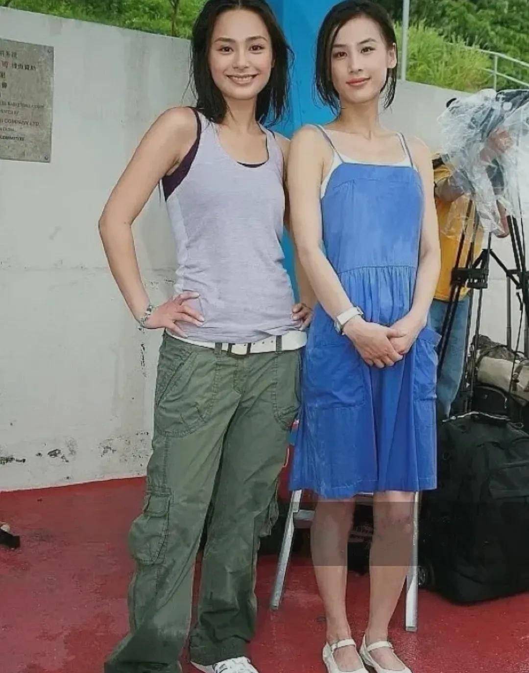 当黄圣依和她老公杨子走在一起合影的画面,会突然觉得她很高挑,她的