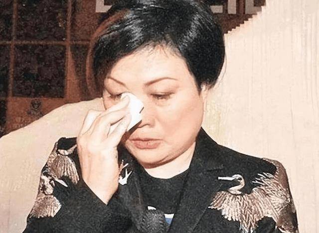 原创哥哥张国荣生前最后一天,到底经历了什么?_陈淑芬