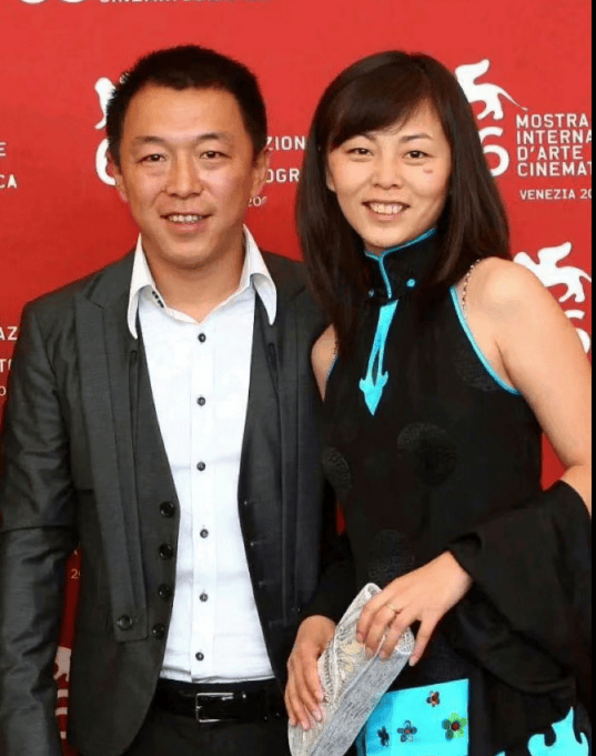 黄渤:"丑妻"23年无悔陪伴,成名后把她宠成宝,林志玲也