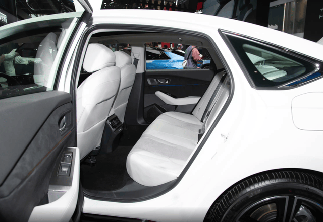 空间和舒适性方面,全新雅阁phev凭借2830mm的轴距和1862mm的车体慷热