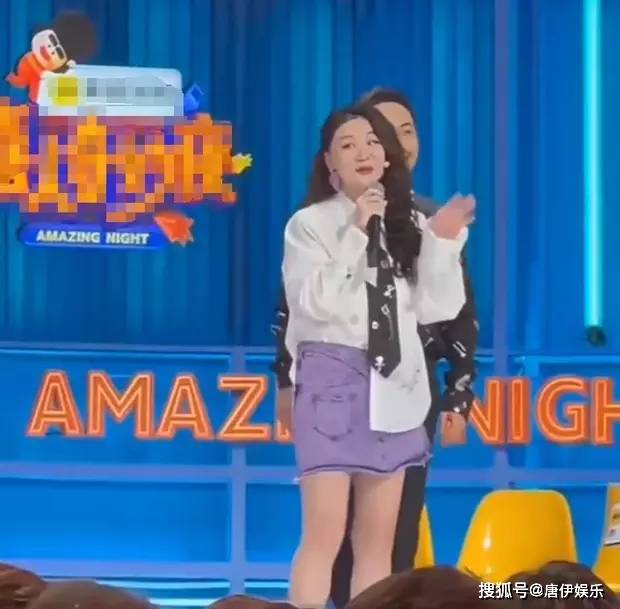 金靖官宣怀孕后首开工，紫色短裙亮相综艺，笑谈全场气氛佳-金靖已婚?