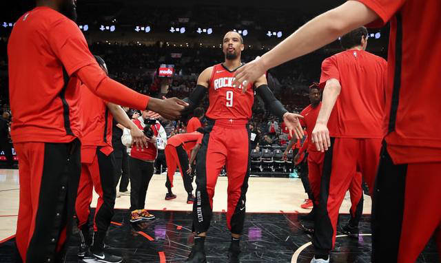 火箭队面临的挑战:如何处理狄龙-布鲁克斯的冗长合同?