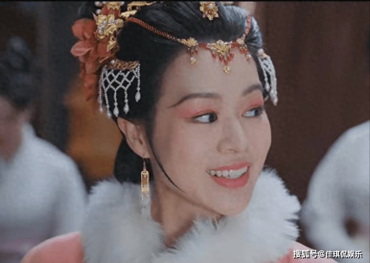 被抛弃后活出精彩,12年后的胡杏儿,已是黄宗泽"高攀不