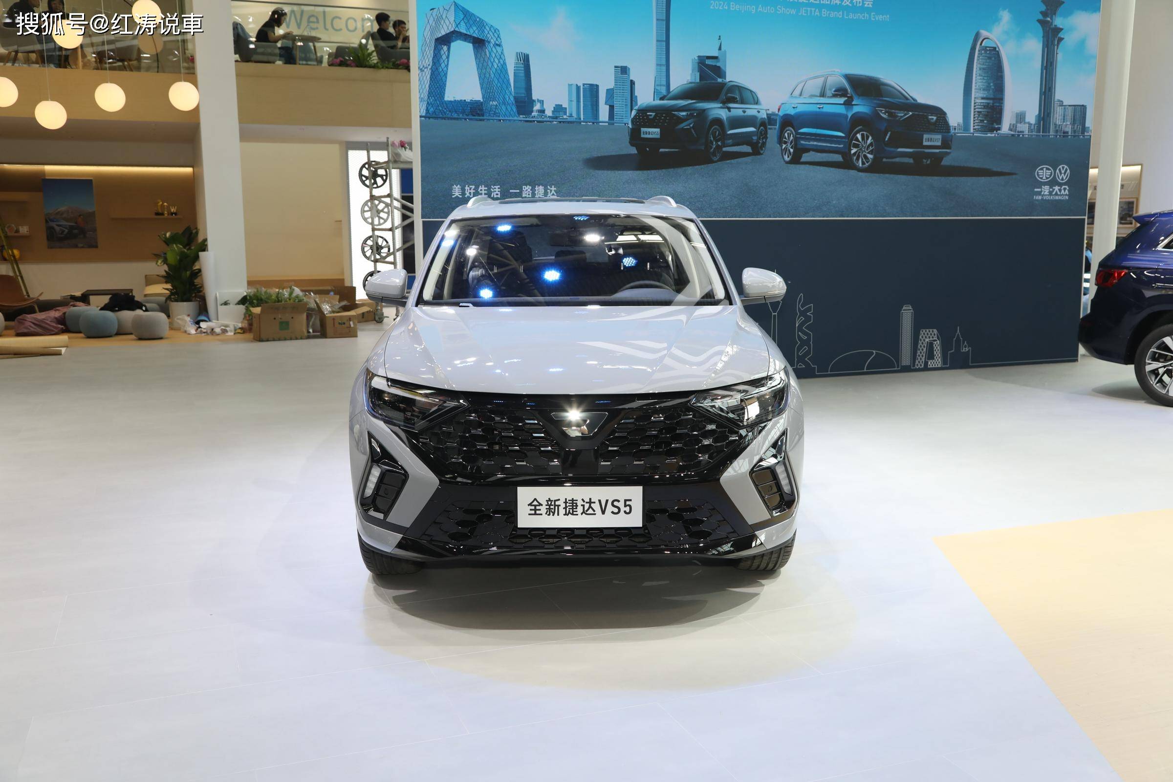 而现在的捷达则是大众汽车旗下的子品牌,捷达vs5凭借着较为亲民的价格