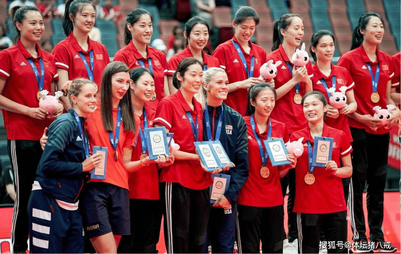 了朱婷回归的这一天,伴随着朱婷的回归,中国女排阵容和实力华丽升级