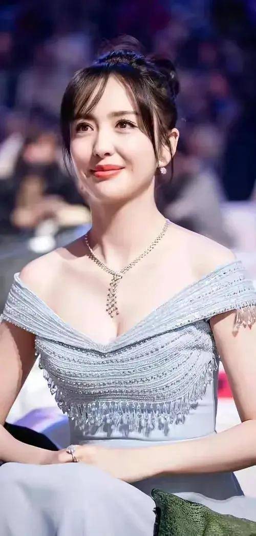 身材饱满十分火辣!佟丽娅从头美到脚的女人,越来越性感