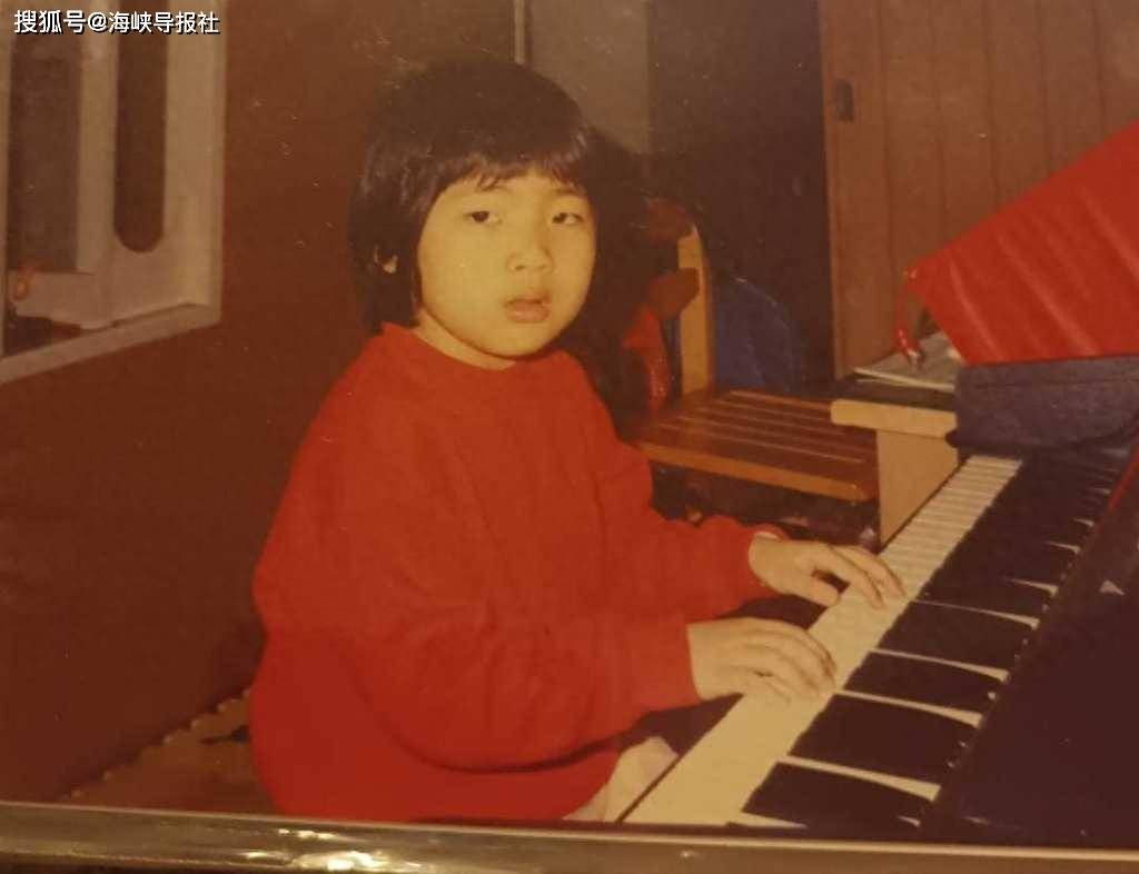 大头贴换成儿时照!徐巧芯喊"生死看淡,不服就干",赵少康留言相挺