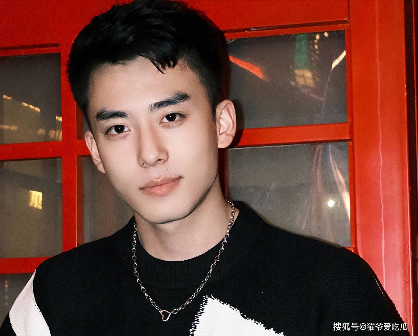 在赵华为个人资料看到:他原名赵华舟,身高181cm,今年26岁,是1998年5月