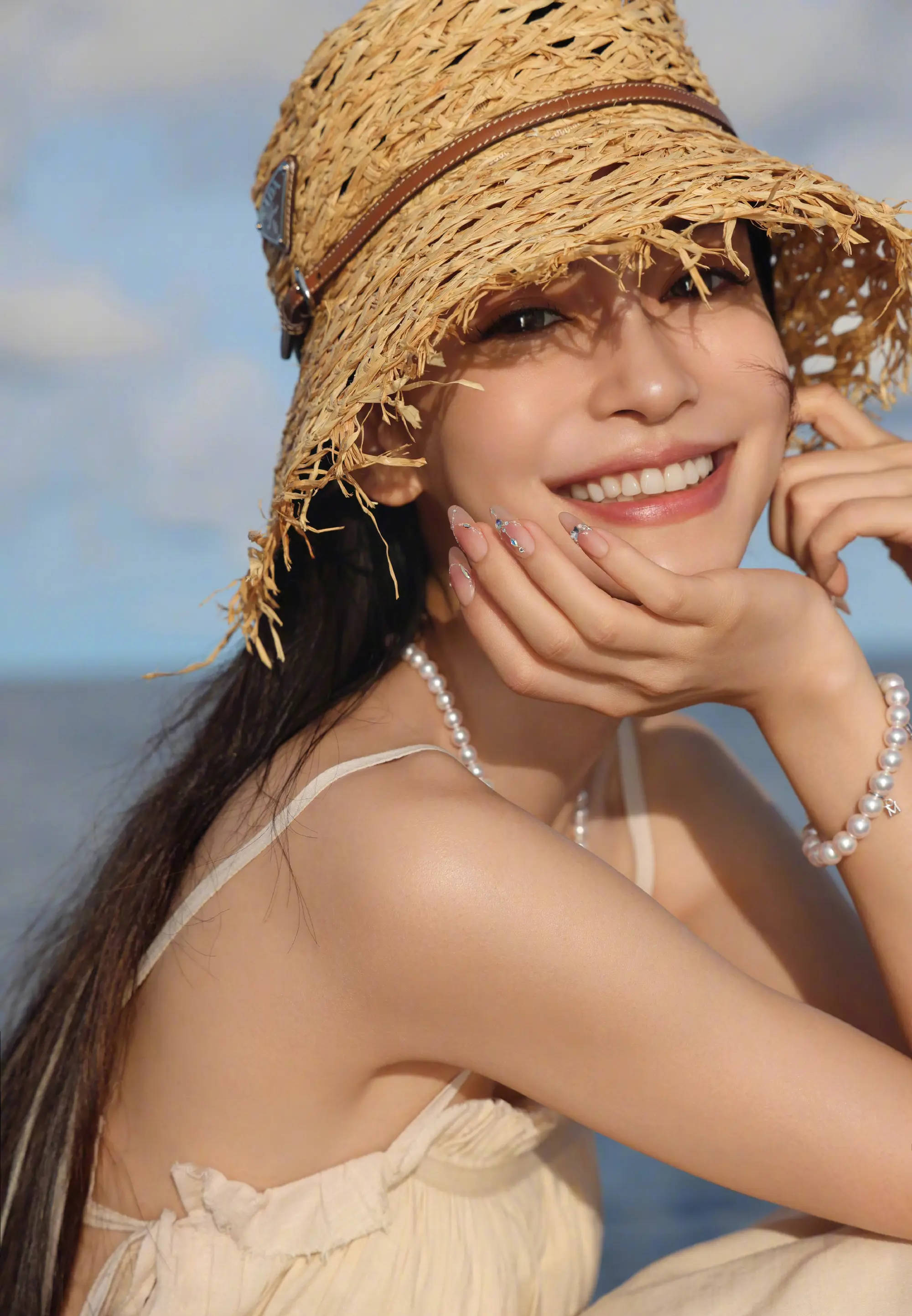 杨颖晒海上度假照笑容明媚 穿吊带裙甜美似少女-搜狐大视野-搜狐新闻