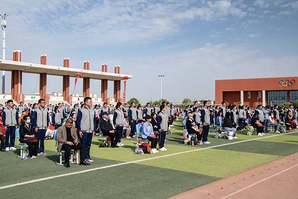 库尔勒市第二十三中学举行2022级学生成人礼仪式
