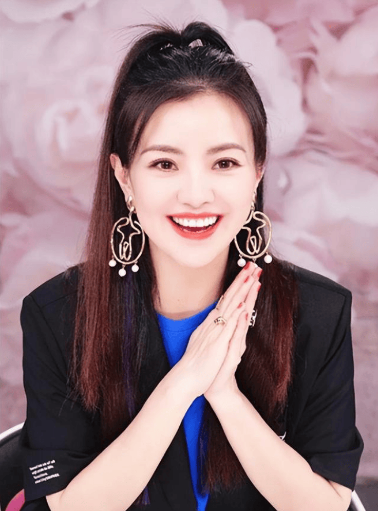 在撒贝宁进入央视的时候,他便和涂经纬相遇,两人工作和生活中都来往