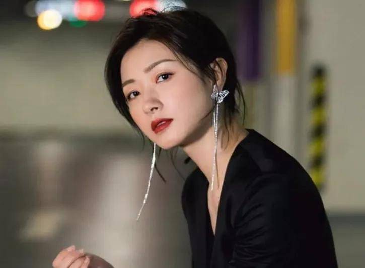 如今她不再是影视圈里的小透明,而是被观众认可的实力派女演员了.