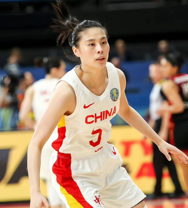 中国女篮奥运名单揭晓:李月汝领衔,经验与活力并重,多彩阵容引期待