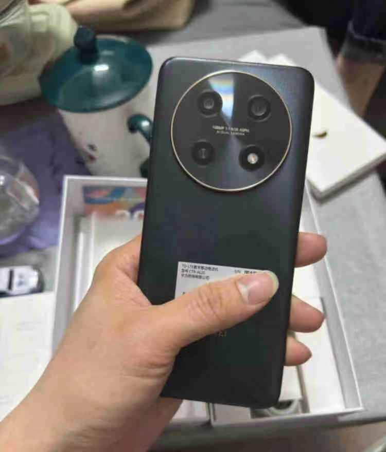 华为太猛了:1亿像素 鸿蒙os4 5000mah大电池,跌至1349