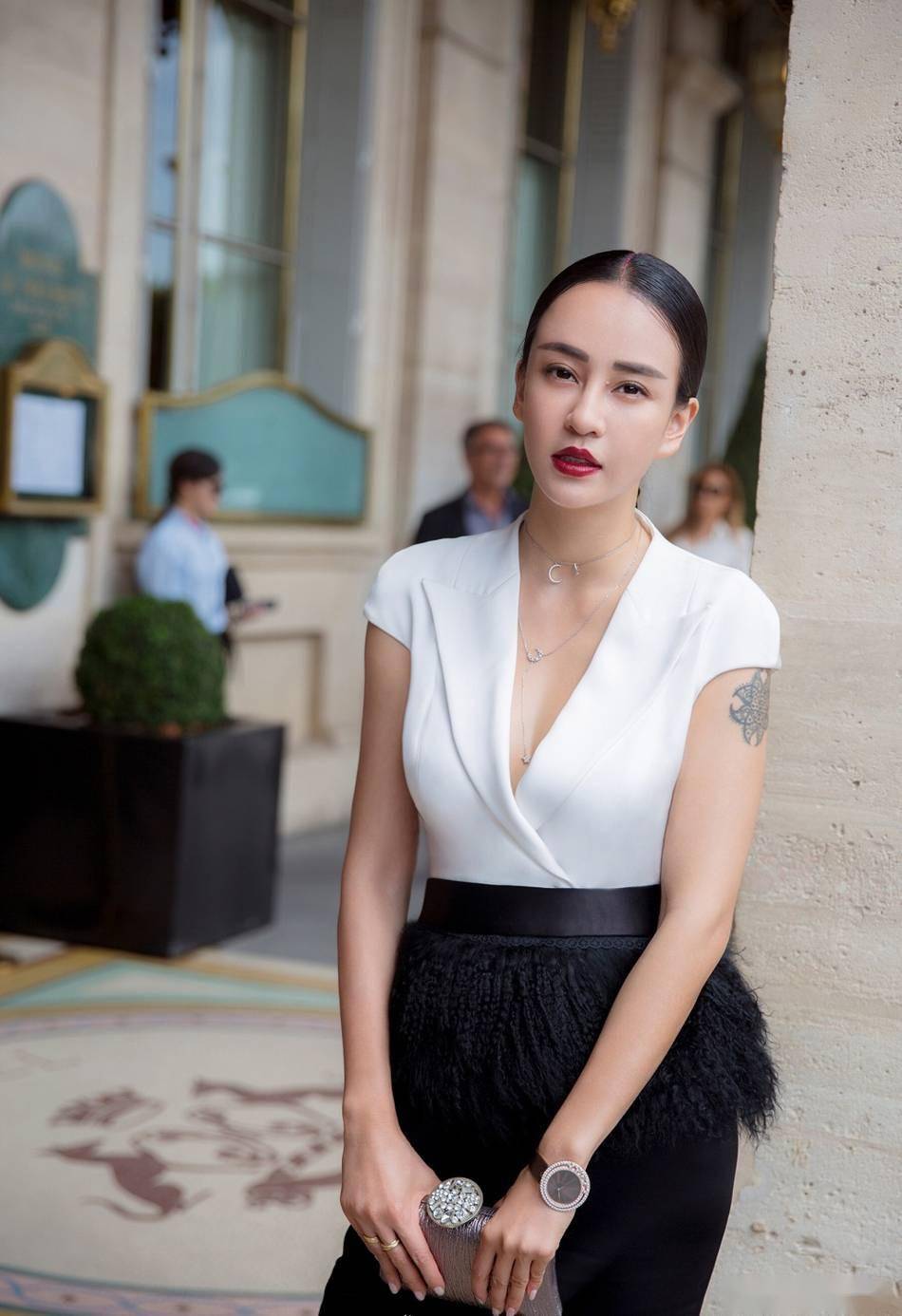 无法抵挡的魅力:这谁顶得住!性感瑜伽女神母其弥雅的美艳瞬间!