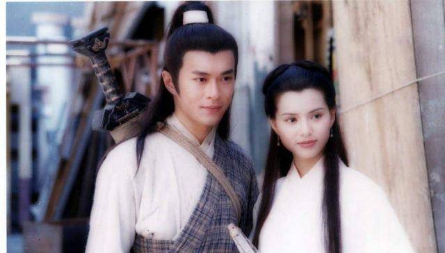 神雕侠侣中小龙女为何会失身?金庸借此讽刺一人,还是_